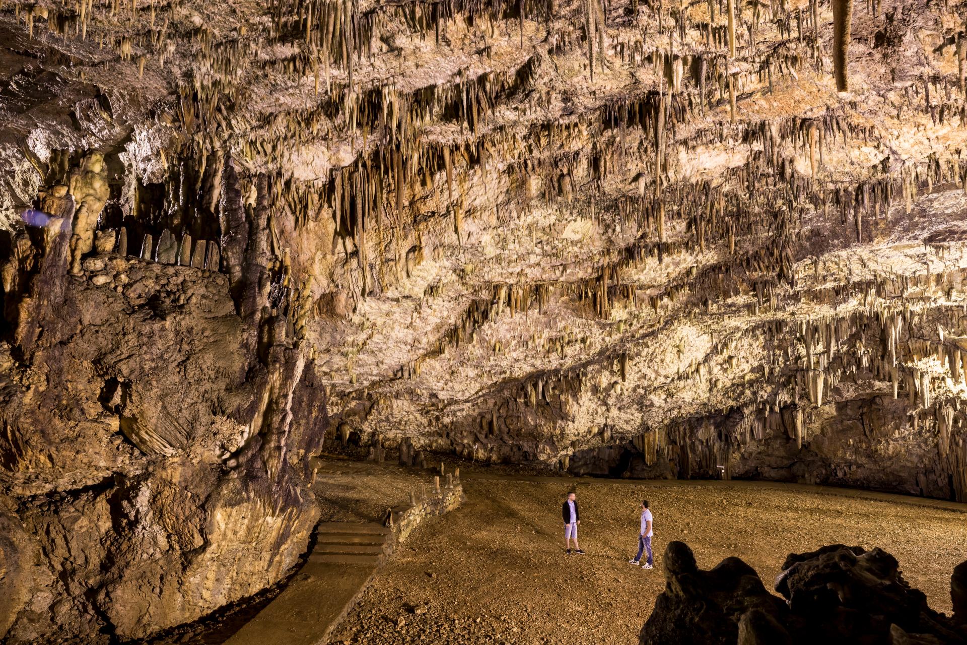 Drogarati Cave